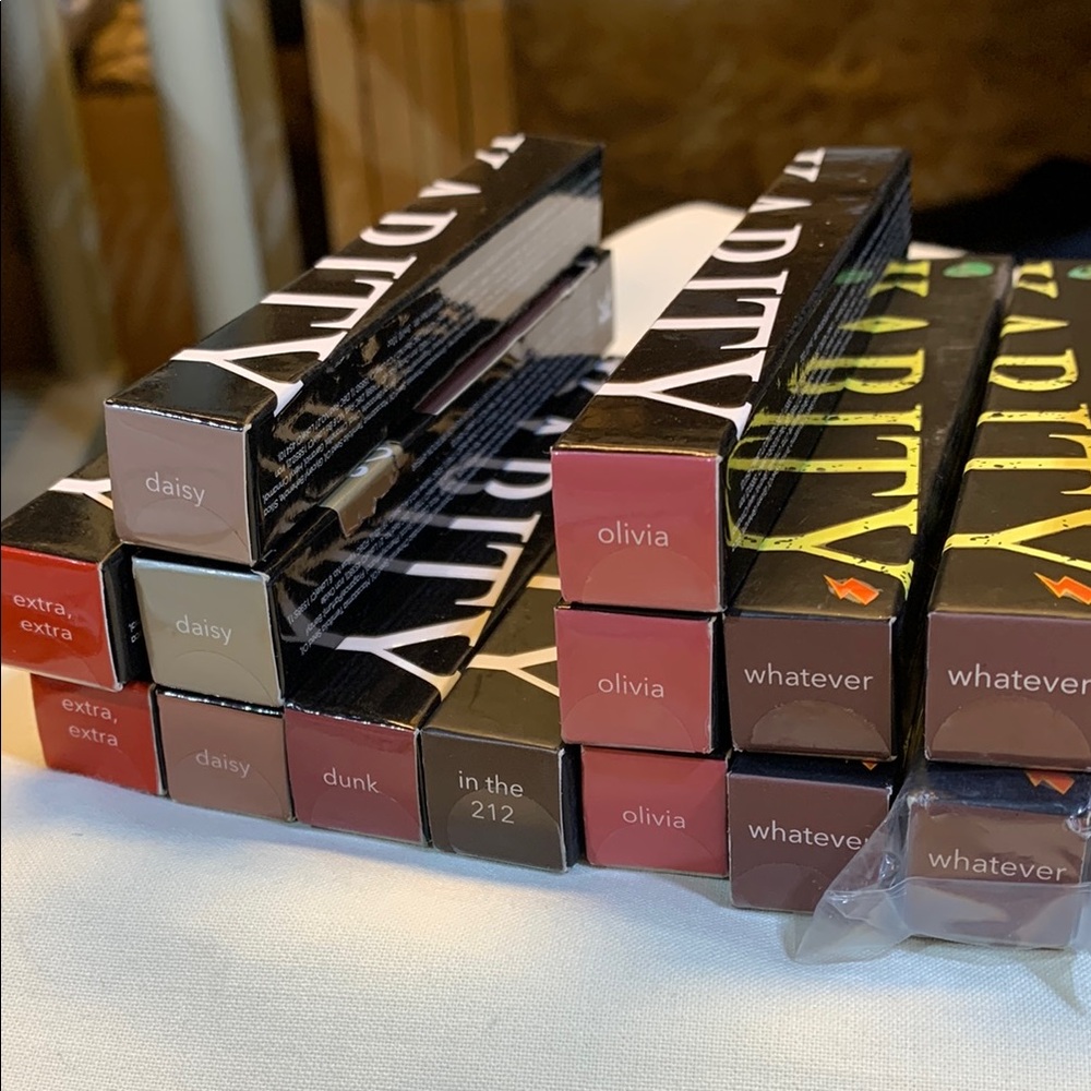 Lot of 25 Karity The Gloss Lip Glosses in assorted shades (P26). - Picture 3 of 3